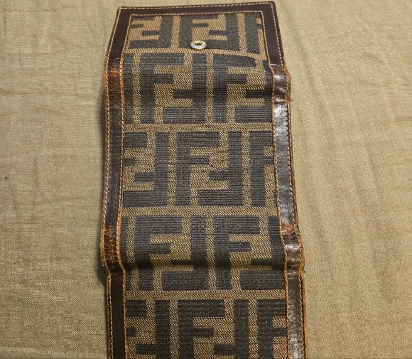 Fendi Brown Key & Card Holder with Vintage Patina - Picture 4 of 8